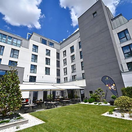 Aniroc Signature Hotel Арад Экстерьер фото The courtyard of the new building