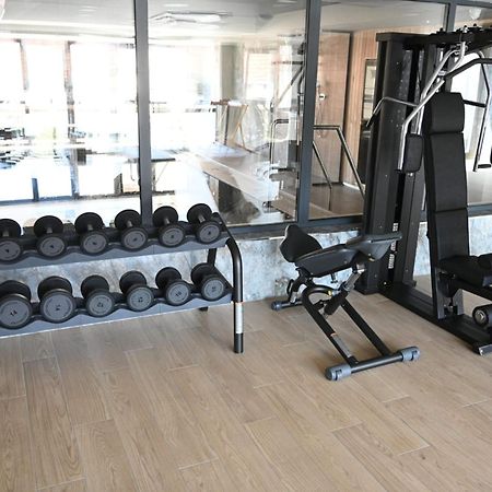 Aniroc Signature Hotel Арад Экстерьер фото A gym