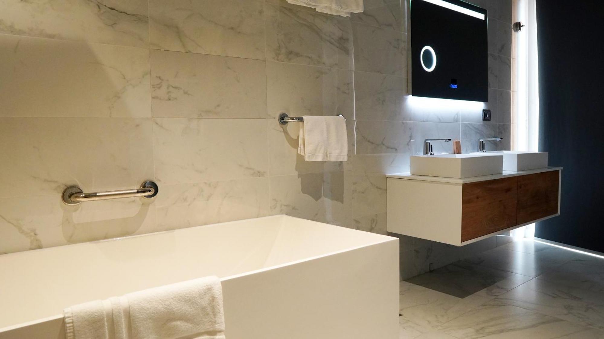 Aniroc Signature Hotel Арад Экстерьер фото Bathroom